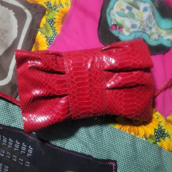 IMAN Global Chic Ruby Red Snake Skin Clutch - Picture 3 of 7